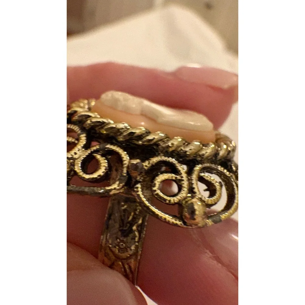 Vintage Cameo Ring Gold Tone Filigree Adjustable Band Peach White Lady Profile
